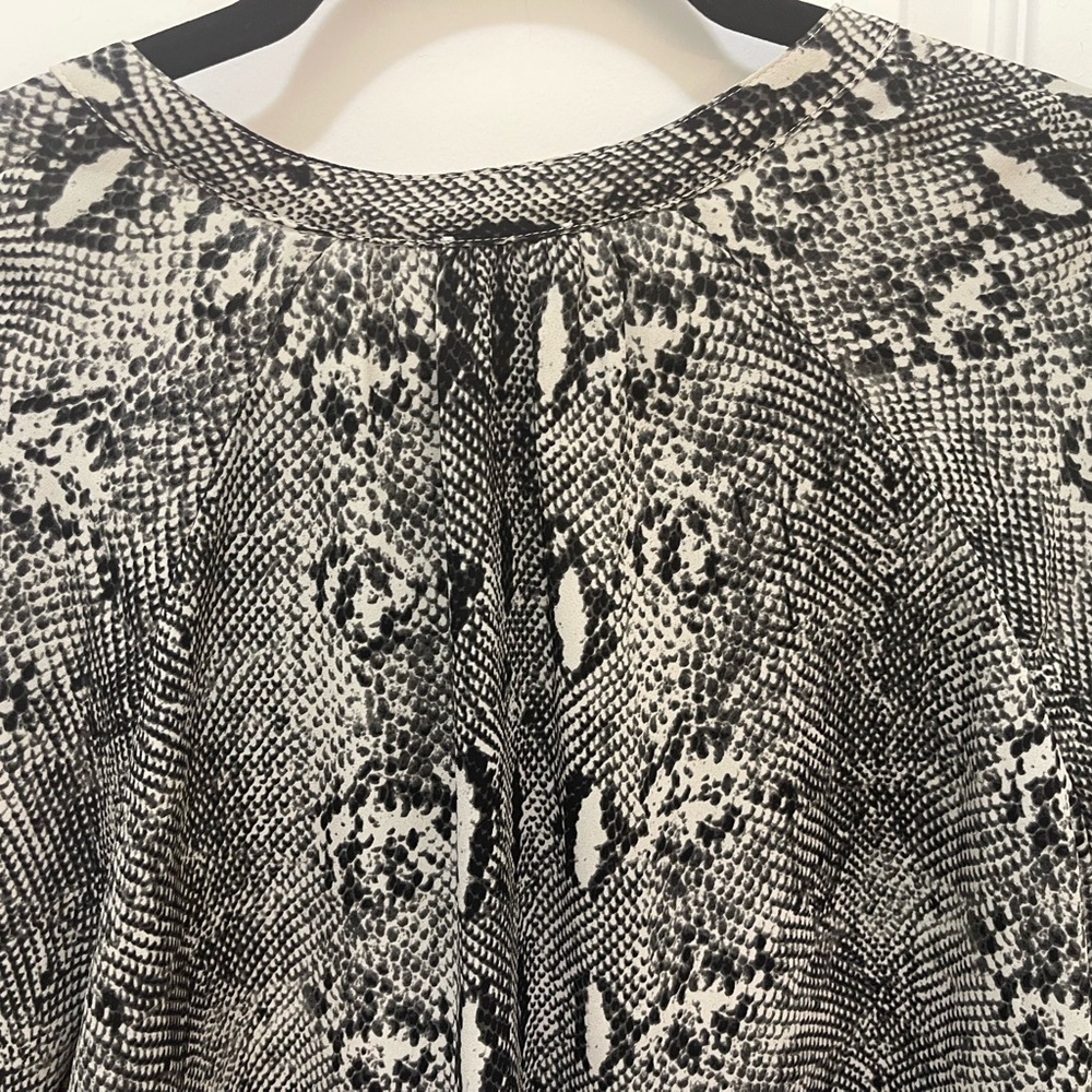 J. Crew Gray, White and Black Snake Skin Print Long Sleeve Blouse - Shirt size S - Picture 13 of 13
